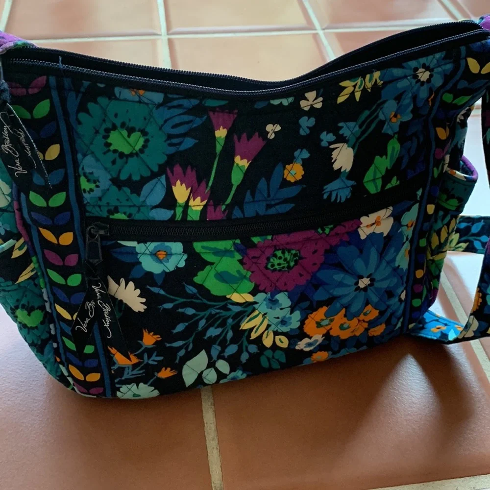 Vera Bradley  Good Condition - Picture 3 of 3